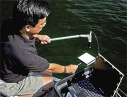 Han demonstrates collecting hyperspectral reflectance data. The data provides spectral characteristics of water needed for the satellite remote sensing. 