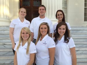 Culverhouse students specializing in Human Resources Management stand in front of the Alabama Capitol. 